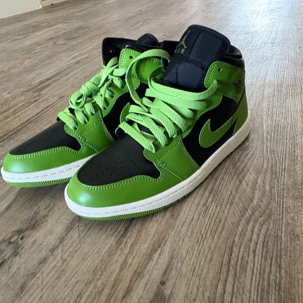 Nike air Jordans $40 a pair $120 for all!! - Picture 6 of 9